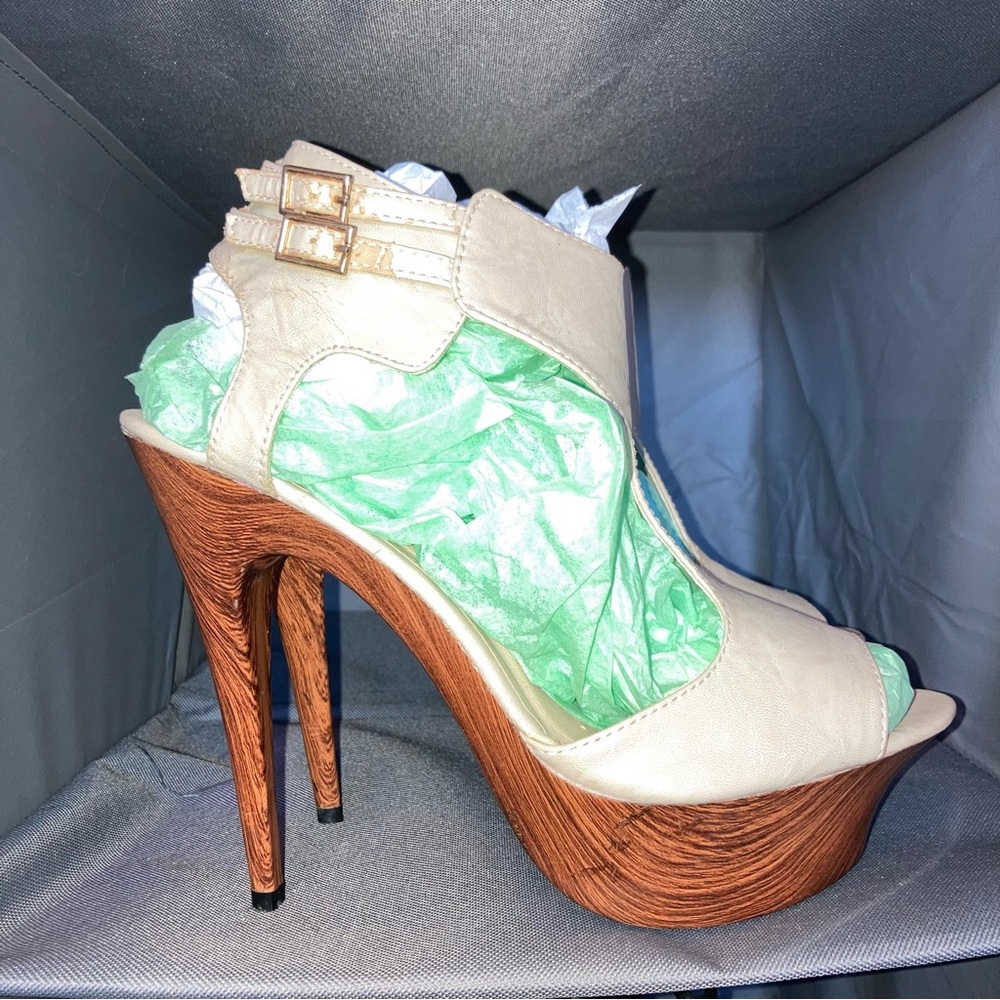 Shoedazzle Size 10 Platform Stilettos